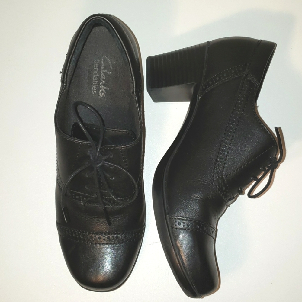 CLARKS Bendables Leather Oxford Wingtips Lace-Up Heels - Size 6.5M